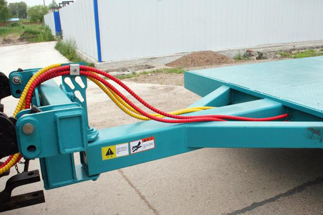 7CB—4型农用机械运输平板半挂车