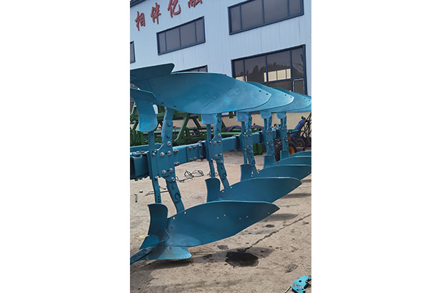 1LFT—550型液压翻转犁