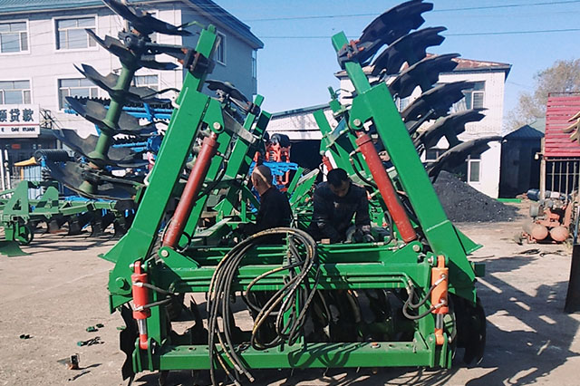 1BYQ—5.3型液压折叠重耙